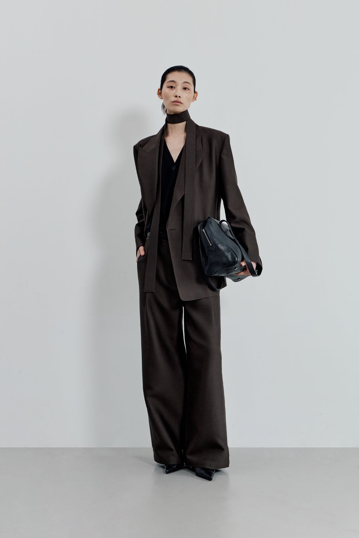 ENVER ONE-TUCK PANTS